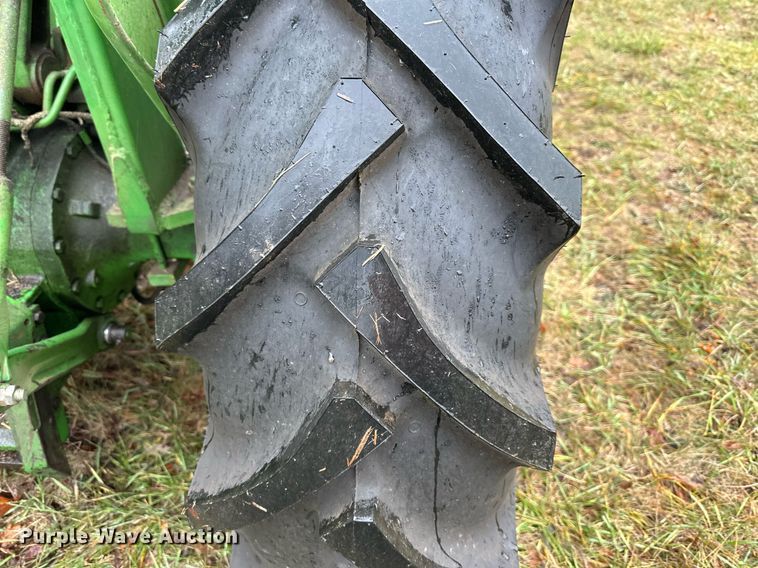 image for item NL9241 1969 John Deere 1520  tractor