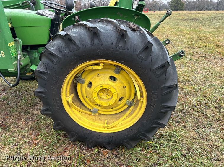 image for item NL9241 1969 John Deere 1520  tractor