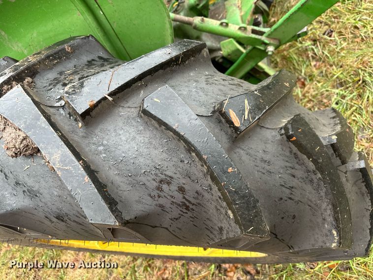 image for item NL9241 1969 John Deere 1520  tractor