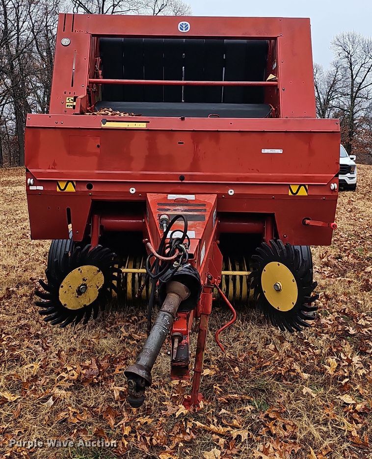 image for item NP9197 New Holland 664  round baler