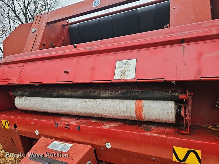 image for item NP9197 New Holland 664  round baler