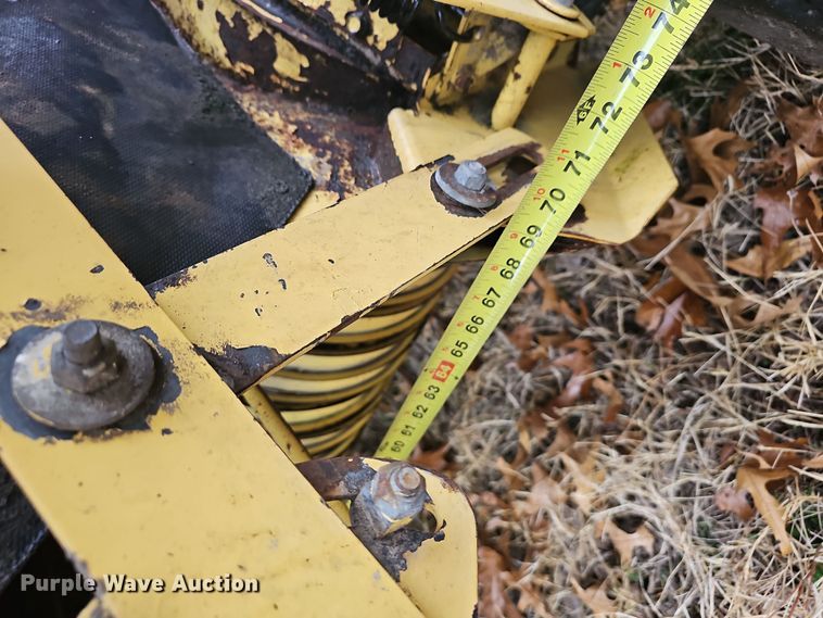 image for item NP9197 New Holland 664  round baler