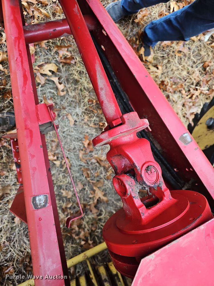 image for item NP9197 New Holland 664  round baler