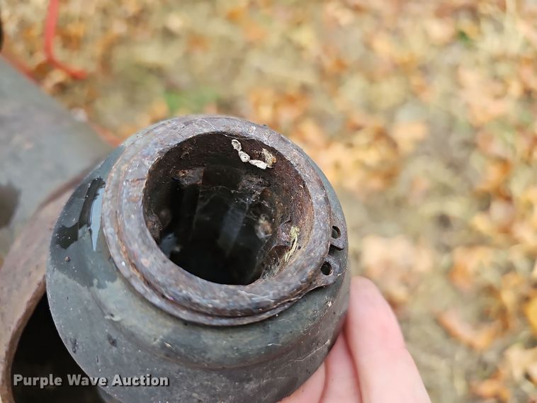 image for item NP9197 New Holland 664  round baler