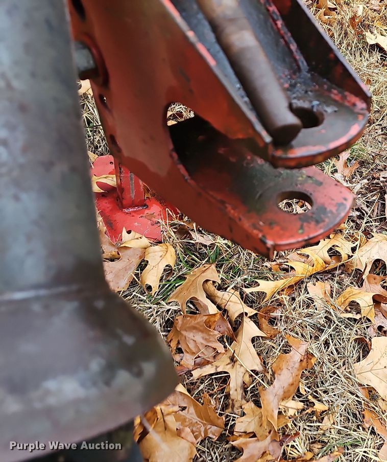 image for item NP9197 New Holland 664  round baler