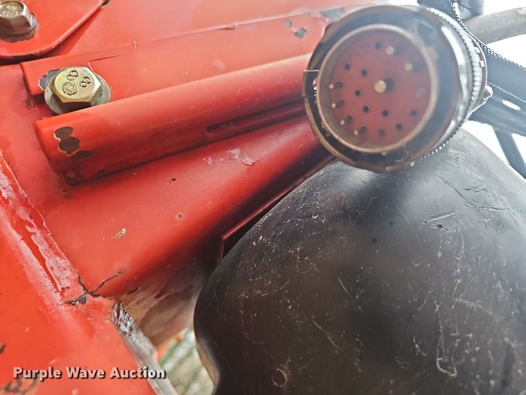 image for item NP9197 New Holland 664  round baler