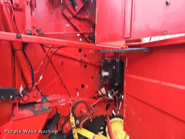 image for item NP9197 New Holland 664  round baler