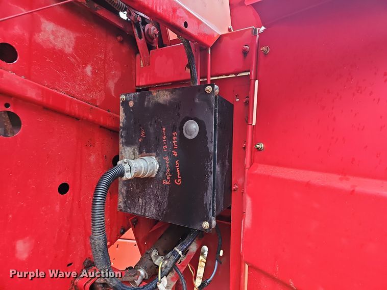 image for item NP9197 New Holland 664  round baler