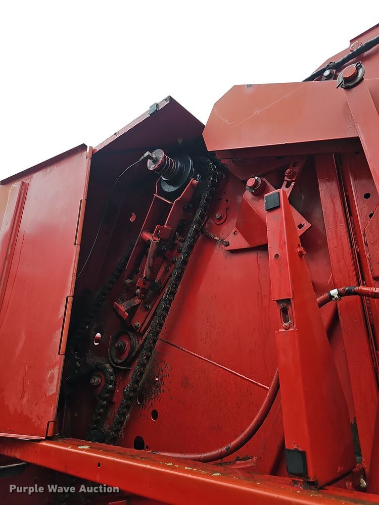 image for item NP9197 New Holland 664  round baler