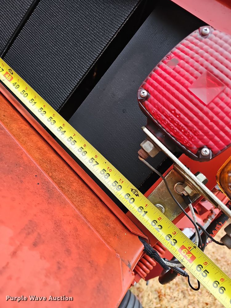 image for item NP9197 New Holland 664  round baler