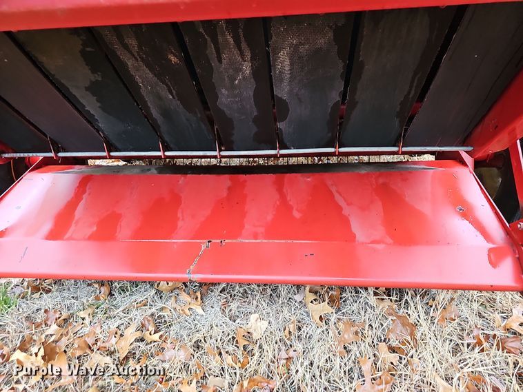 image for item NP9197 New Holland 664  round baler