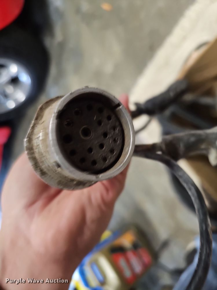 image for item NP9197 New Holland 664  round baler