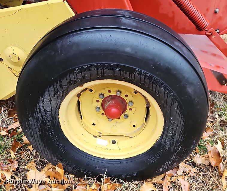 image for item NP9197 New Holland 664  round baler