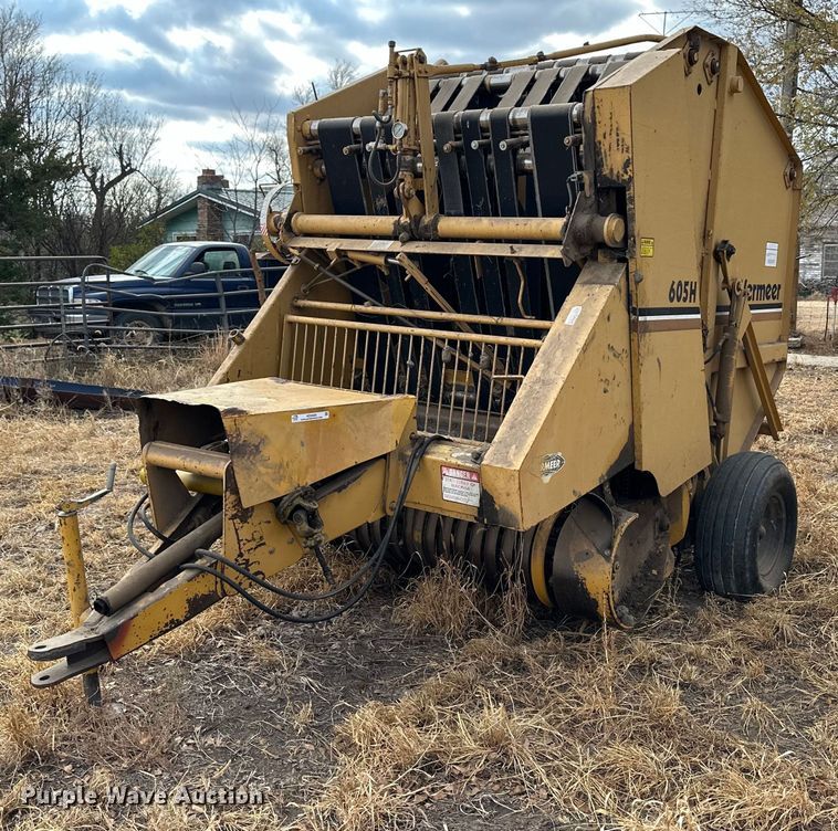 image for item NS9004 1983 Vermeer 605H  round baler