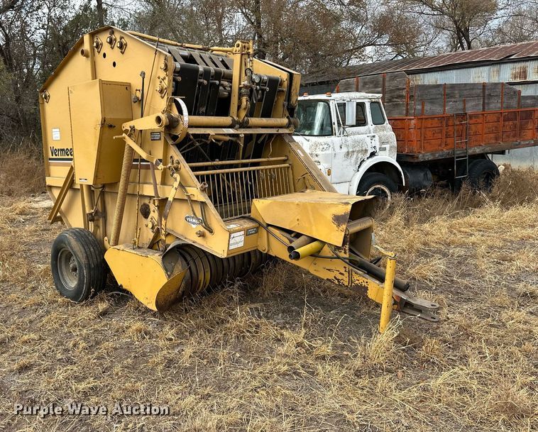 image for item NS9004 1983 Vermeer 605H  round baler