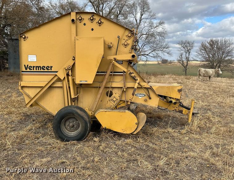 image for item NS9004 1983 Vermeer 605H  round baler