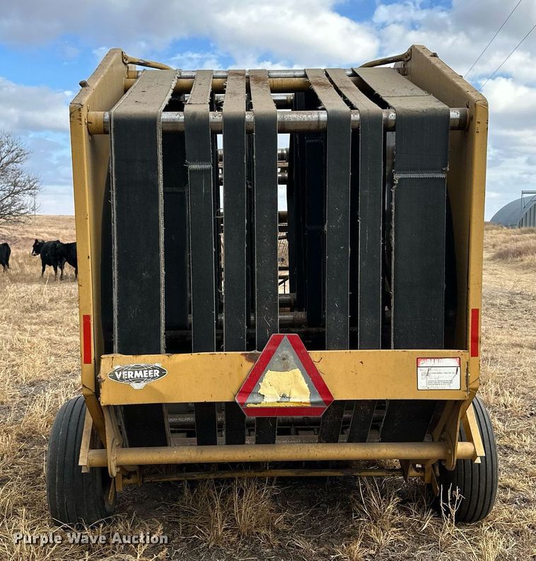 image for item NS9004 1983 Vermeer 605H  round baler