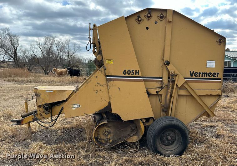 image for item NS9004 1983 Vermeer 605H  round baler