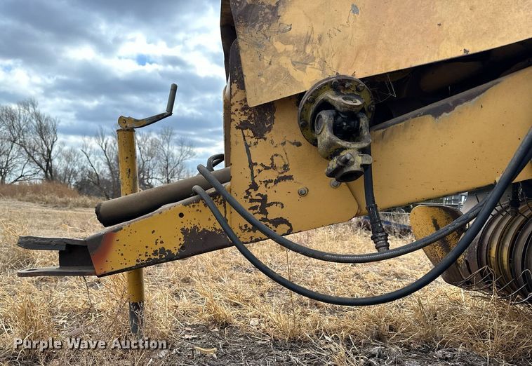 image for item NS9004 1983 Vermeer 605H  round baler