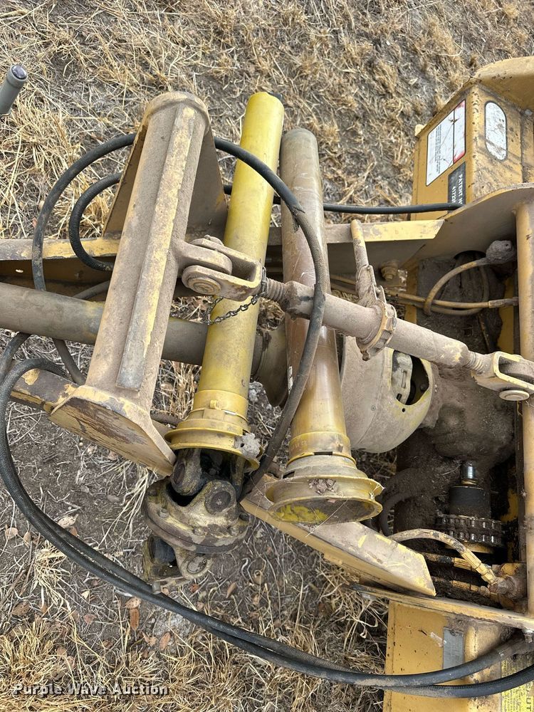 image for item NS9004 1983 Vermeer 605H  round baler