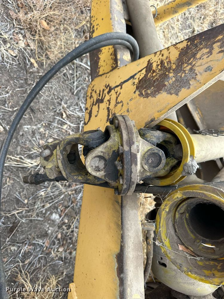 image for item NS9004 1983 Vermeer 605H  round baler