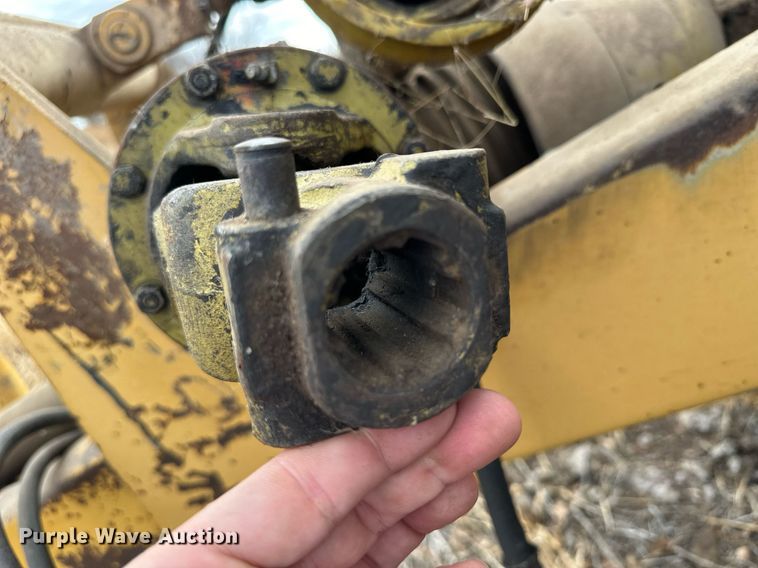 image for item NS9004 1983 Vermeer 605H  round baler