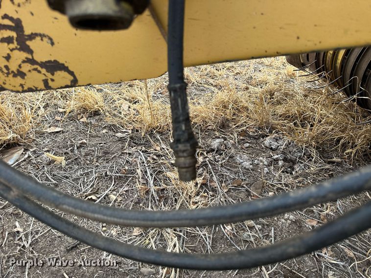 image for item NS9004 1983 Vermeer 605H  round baler