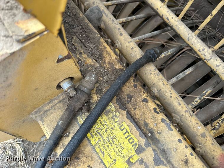 image for item NS9004 1983 Vermeer 605H  round baler