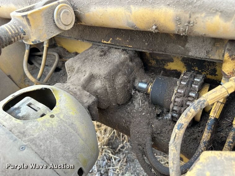 image for item NS9004 1983 Vermeer 605H  round baler