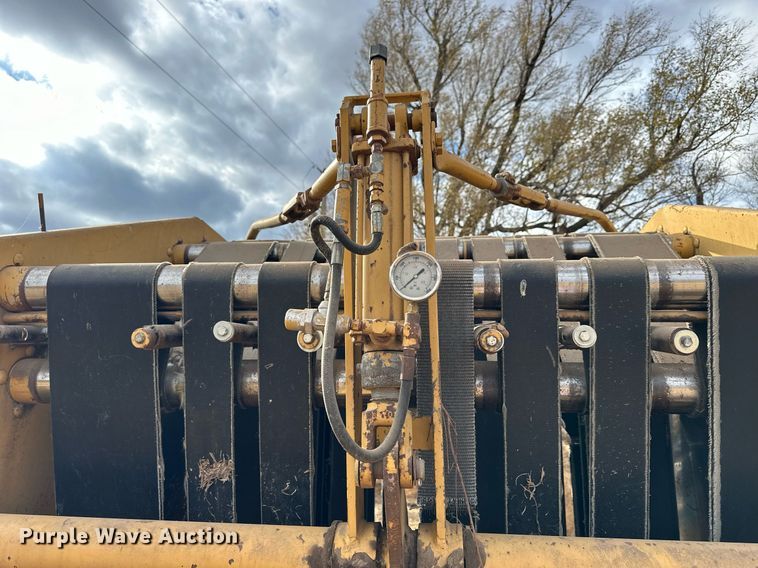 image for item NS9004 1983 Vermeer 605H  round baler