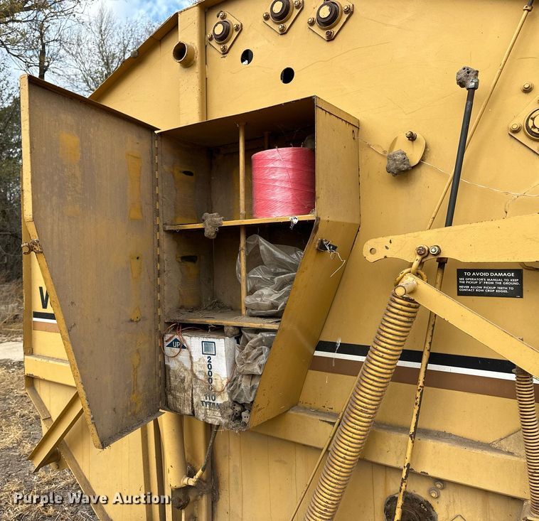 image for item NS9004 1983 Vermeer 605H  round baler