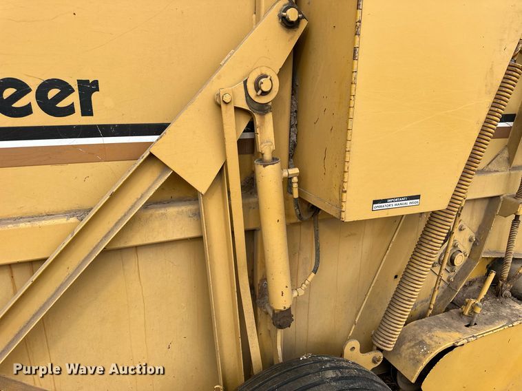 image for item NS9004 1983 Vermeer 605H  round baler