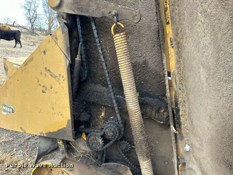 image for item NS9004 1983 Vermeer 605H  round baler