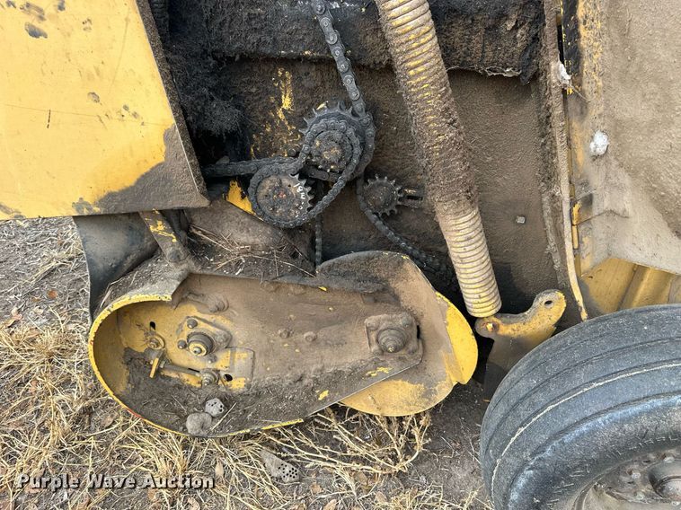 image for item NS9004 1983 Vermeer 605H  round baler