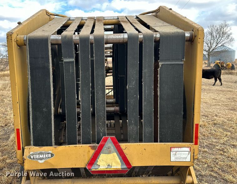 image for item NS9004 1983 Vermeer 605H  round baler