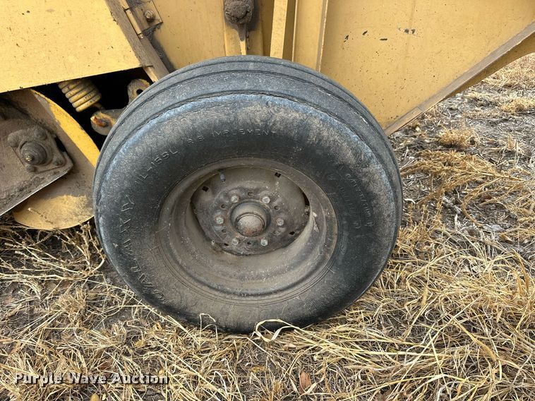 image for item NS9004 1983 Vermeer 605H  round baler