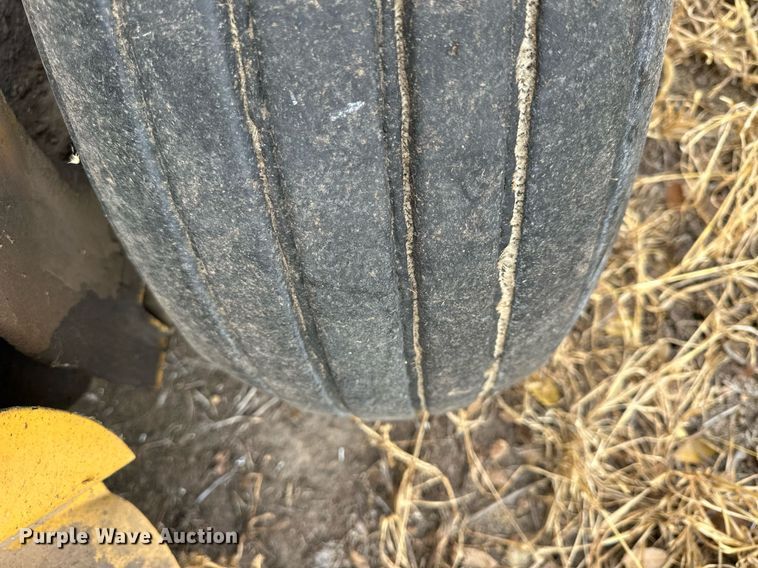 image for item NS9004 1983 Vermeer 605H  round baler