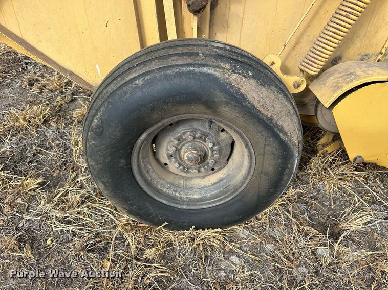 image for item NS9004 1983 Vermeer 605H  round baler