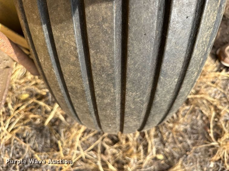 image for item NS9004 1983 Vermeer 605H  round baler