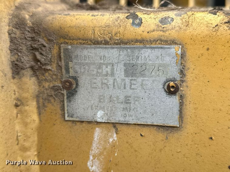 image for item NS9004 1983 Vermeer 605H  round baler