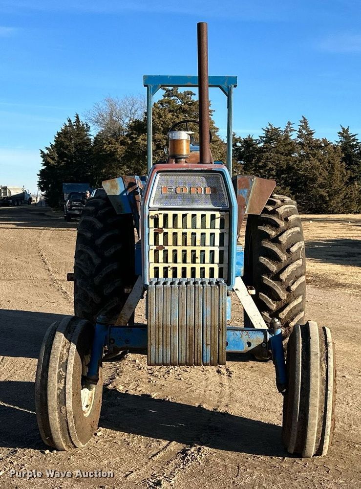image for item NS9031 1974 Ford 8600  tractor
