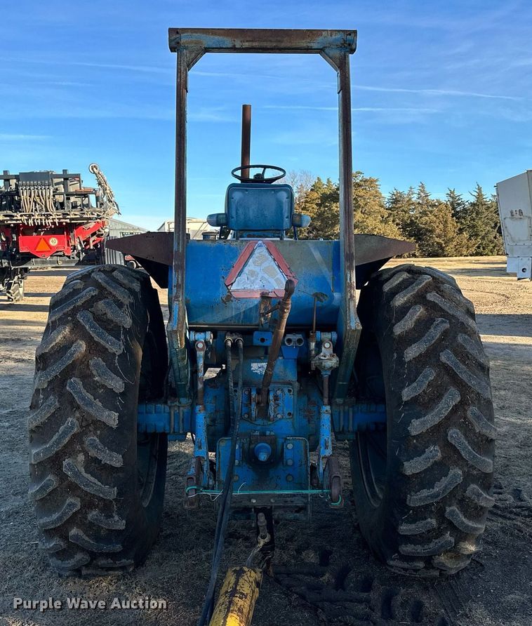 image for item NS9031 1974 Ford 8600  tractor