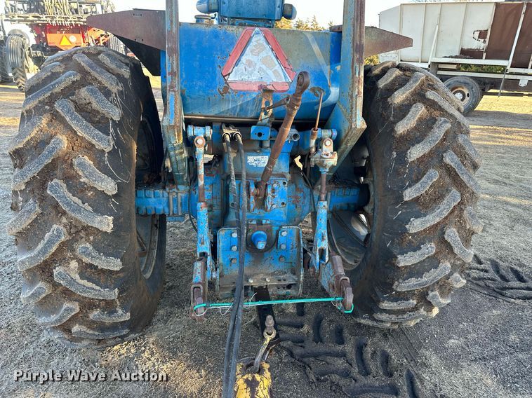 image for item NS9031 1974 Ford 8600  tractor