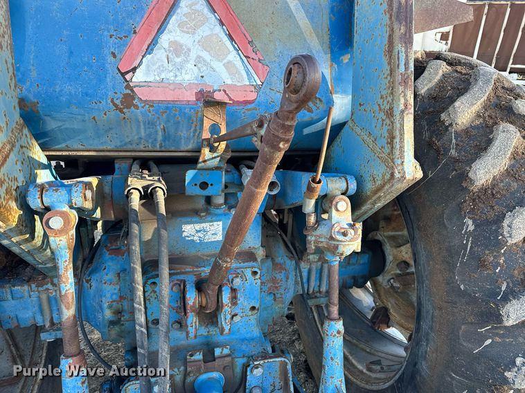 image for item NS9031 1974 Ford 8600  tractor