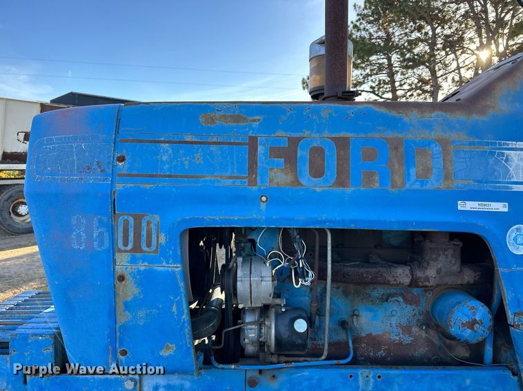 image for item NS9031 1974 Ford 8600  tractor