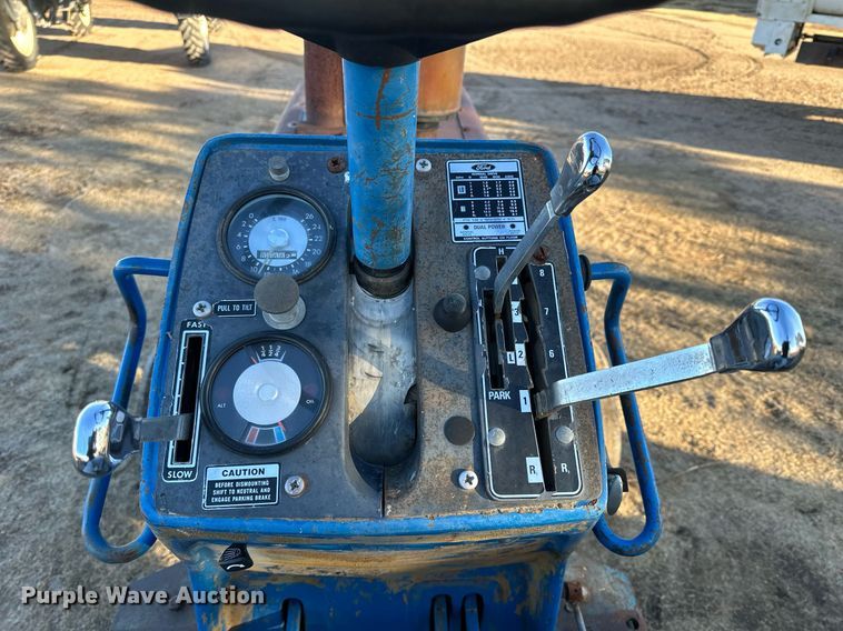 image for item NS9031 1974 Ford 8600  tractor