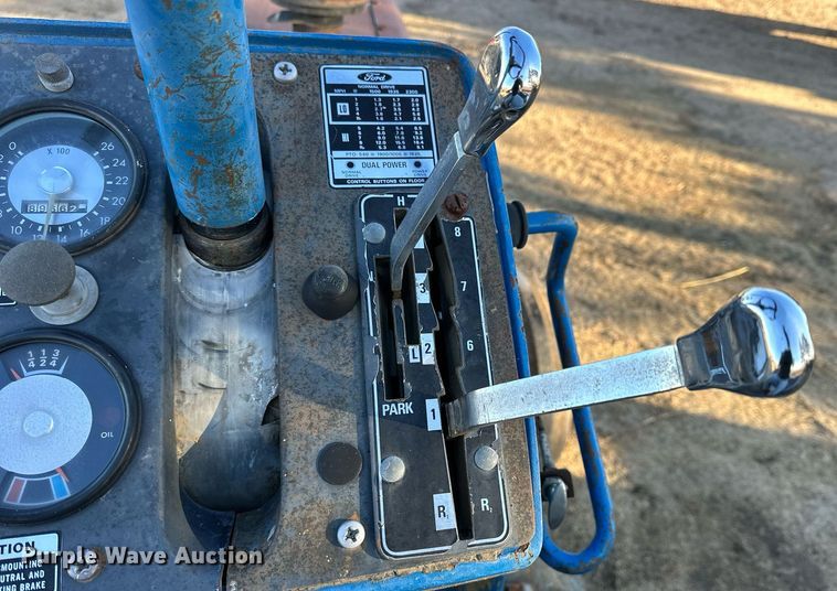 image for item NS9031 1974 Ford 8600  tractor