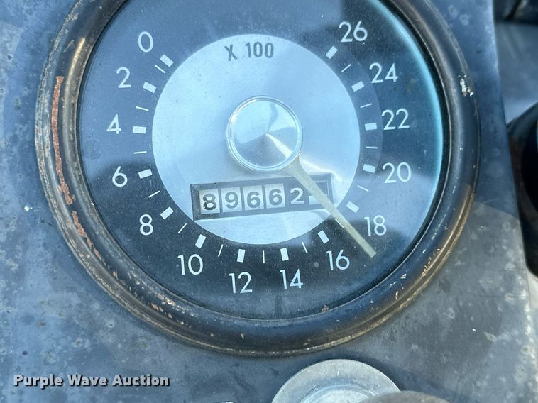 image for item NS9031 1974 Ford 8600  tractor