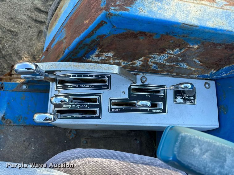 image for item NS9031 1974 Ford 8600  tractor