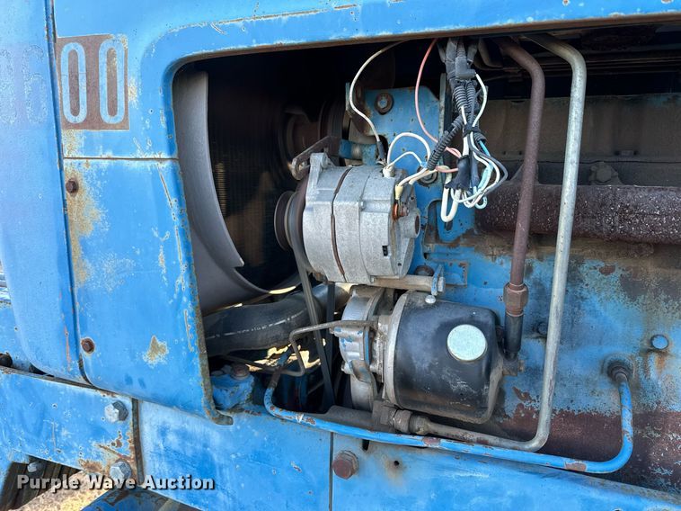 image for item NS9031 1974 Ford 8600  tractor